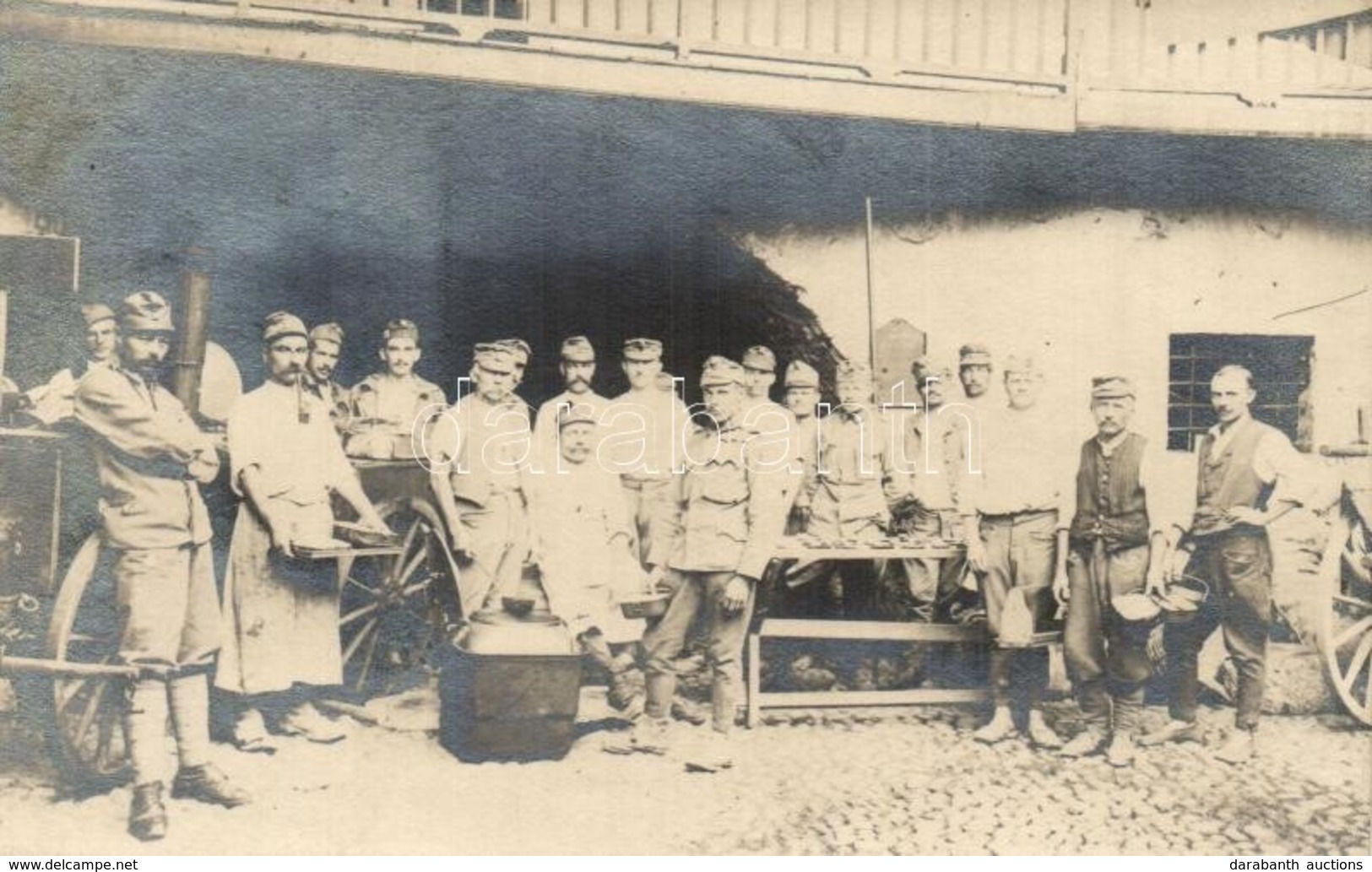 ** T2 Tábori Konyha ételosztás Előtt / WWI Austro-Hungarian K.u.K. Military Field Kitchen Before Lunch, Soldiers Waiting - Unclassified