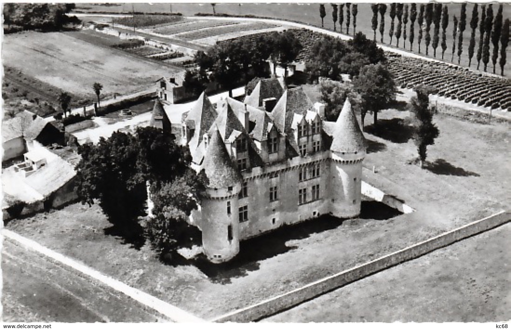 24 - MONBAZILLAC, Vue Aérienne Du Château Du XVI ème Siècle, Grand Cru De L'Appellation . - Autres & Non Classés