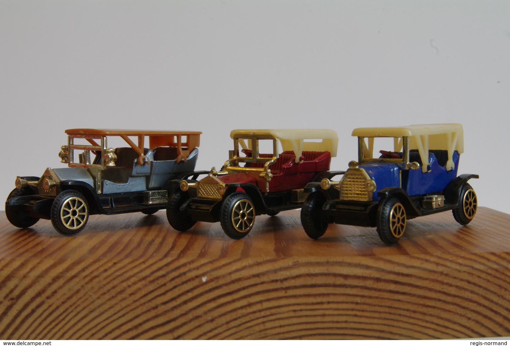 6 Petites Voitures Anciennes - Toy Memorabilia