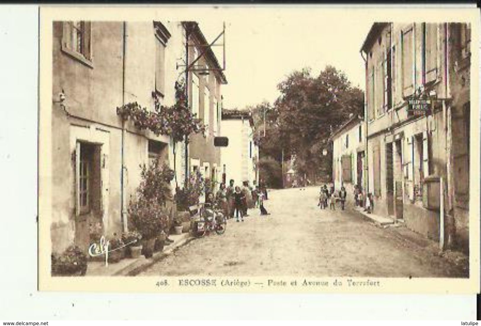 Escosse  09    La Poste Et Avenue Du Terrefort Tres Tres Animée Et Cafe - Autres & Non Classés