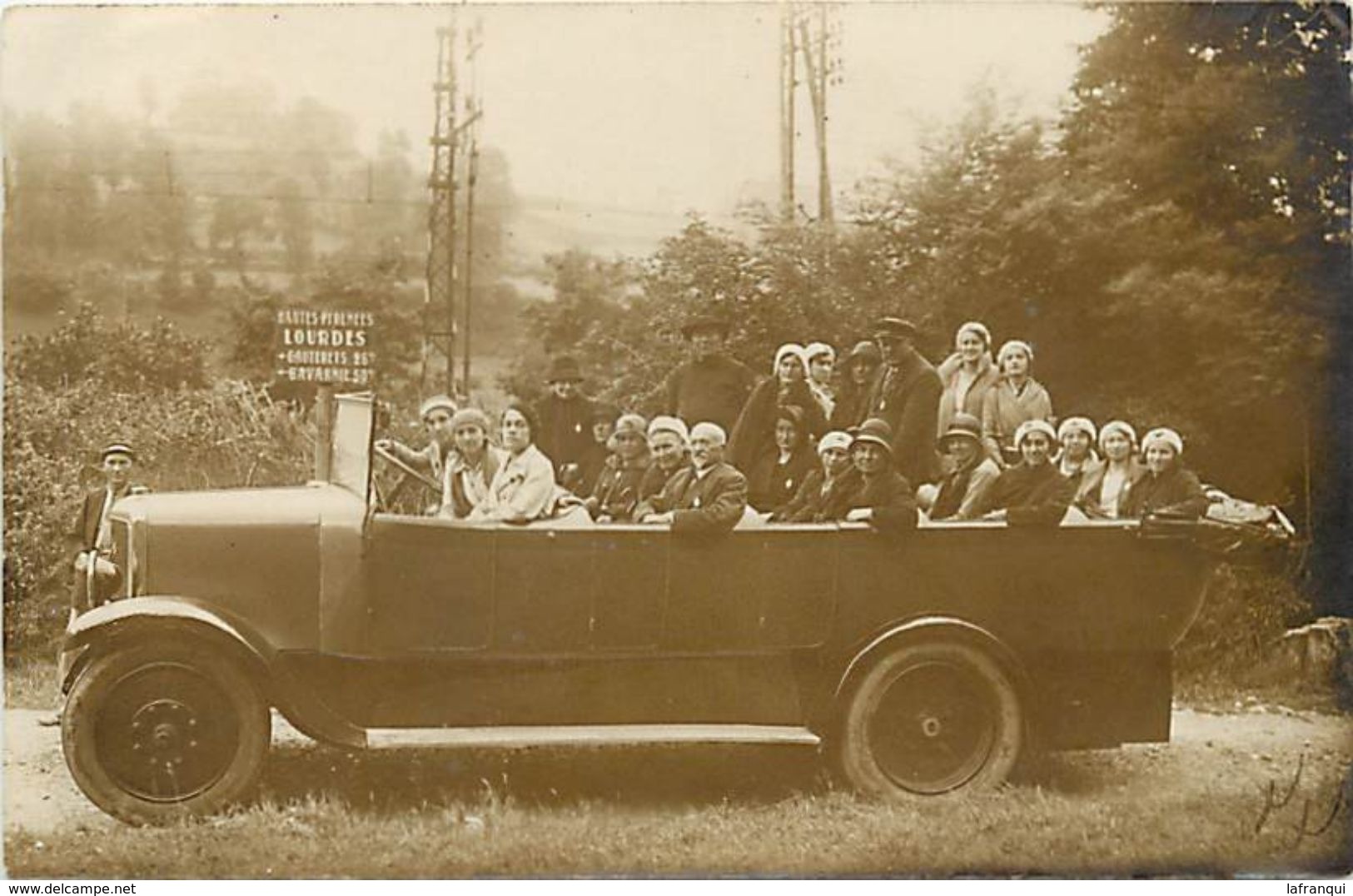 Themes Div - Ref W401- Carte  Photo Transport Automobile - Voiture -lourdes - Hautes Pyrenees - - Taxis & Fiacres