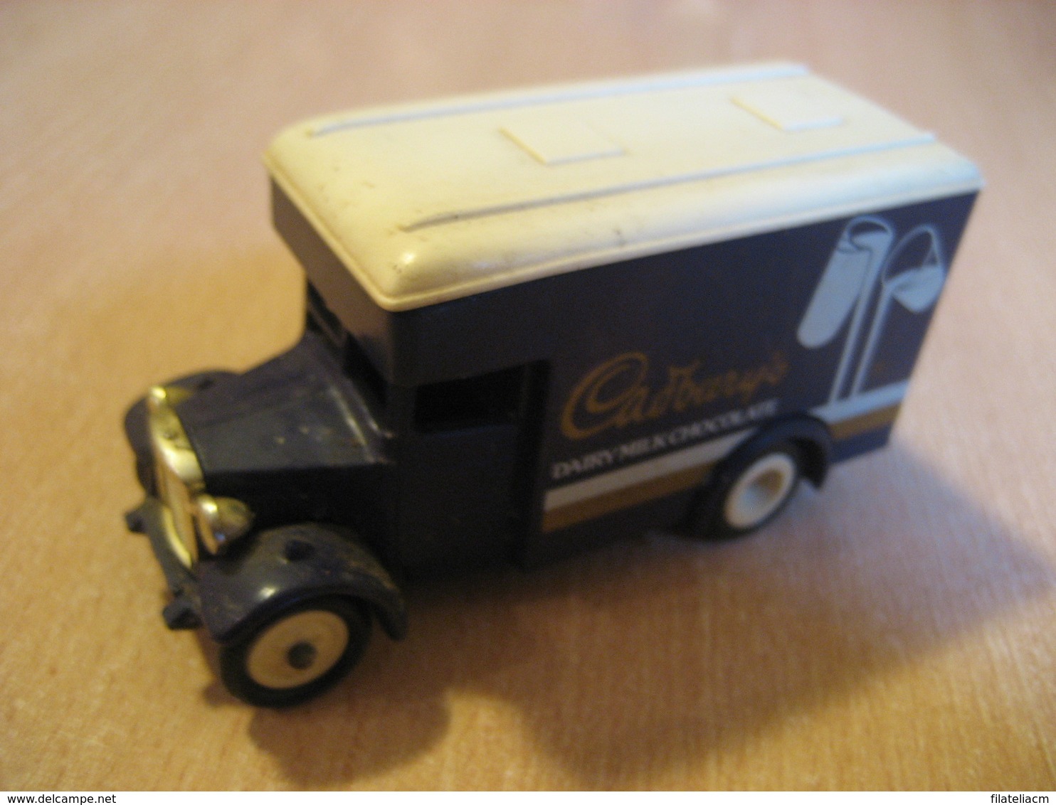 Van Truck CADBURY'S Dairy Milk Chocolate Aprox. 8x3 Cm LLEDO Days Gone Vintage Miniature Auto Good Condition - Toy Memorabilia