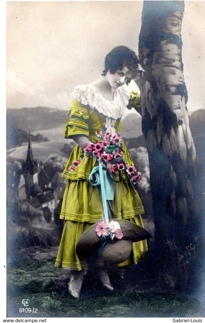 Belle Femme - Coloriée - Bouleau - Fleurs - Femmes