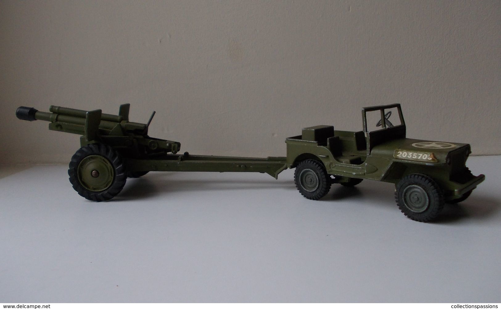 - Jeep Avec Attelage Canon - Dinky Toys - Made In England - - Militaria