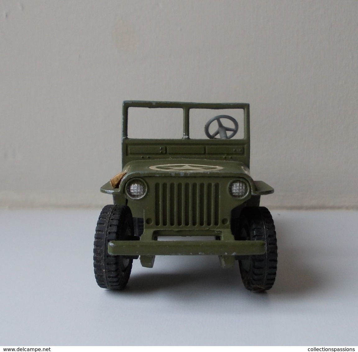 - Jeep Avec Attelage Canon - Dinky Toys - Made In England - - Militares