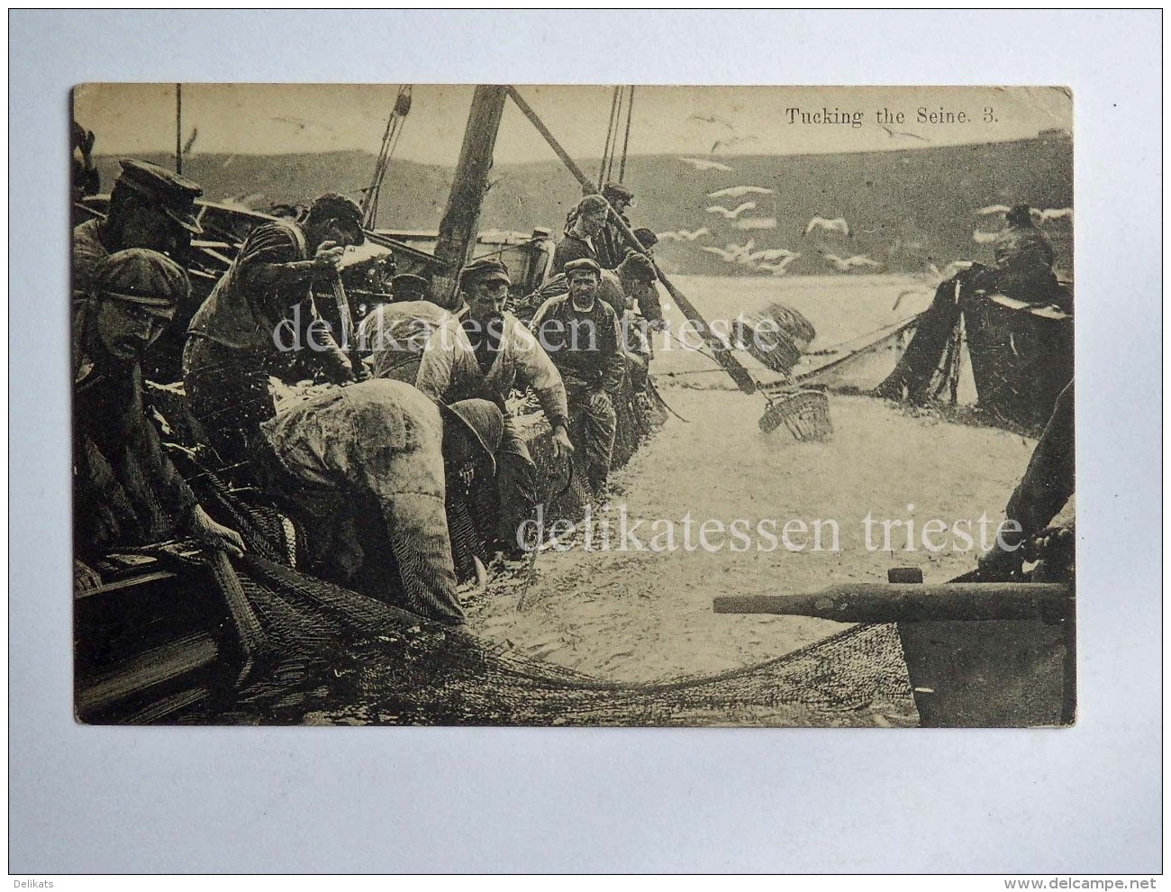 UK  CORNWALL PENZANCE PENSANS Tucking The Seine Fisherman Old Postcard - Altri & Non Classificati