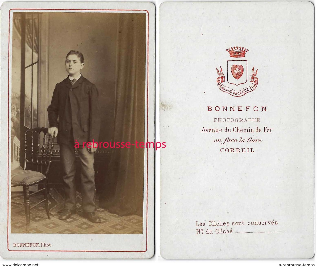 CDV Vers 1880-beau Jeune Garçon-photo Bonnefon Av Du Chemin De Fer En Face De La Gare-Corbeil Essonnes TB état - Old (before 1900)