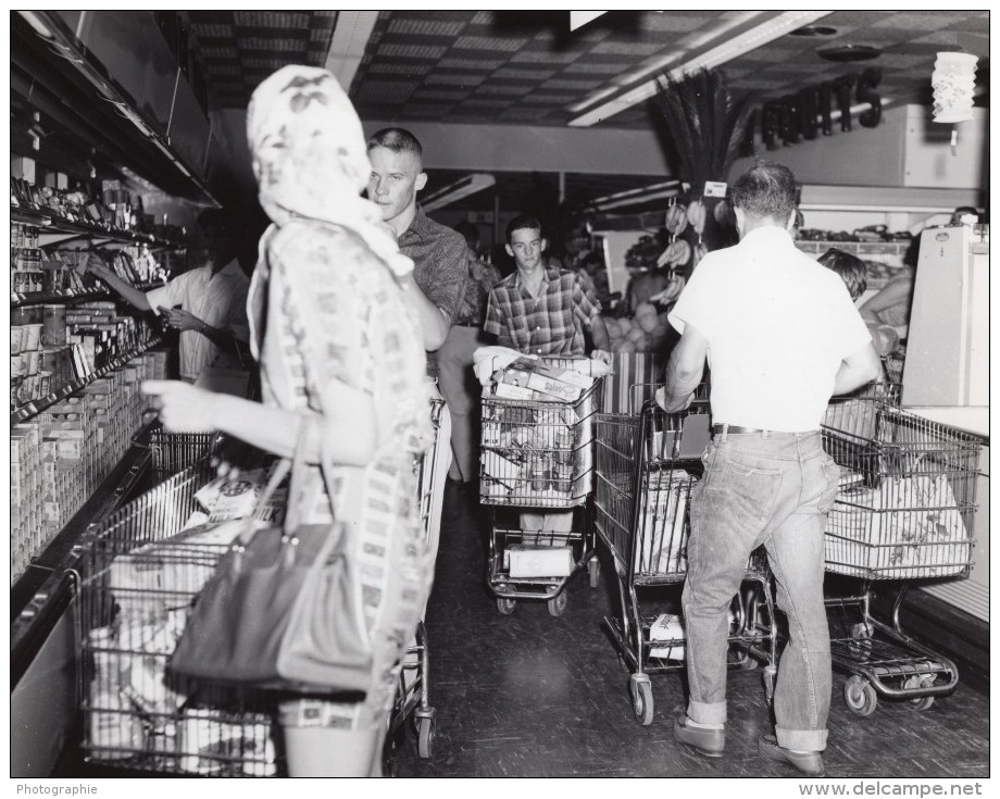 USA Scene Au Supermarche D'une Base Militaire Aerienne Ancienne Photo 1964 - War, Military