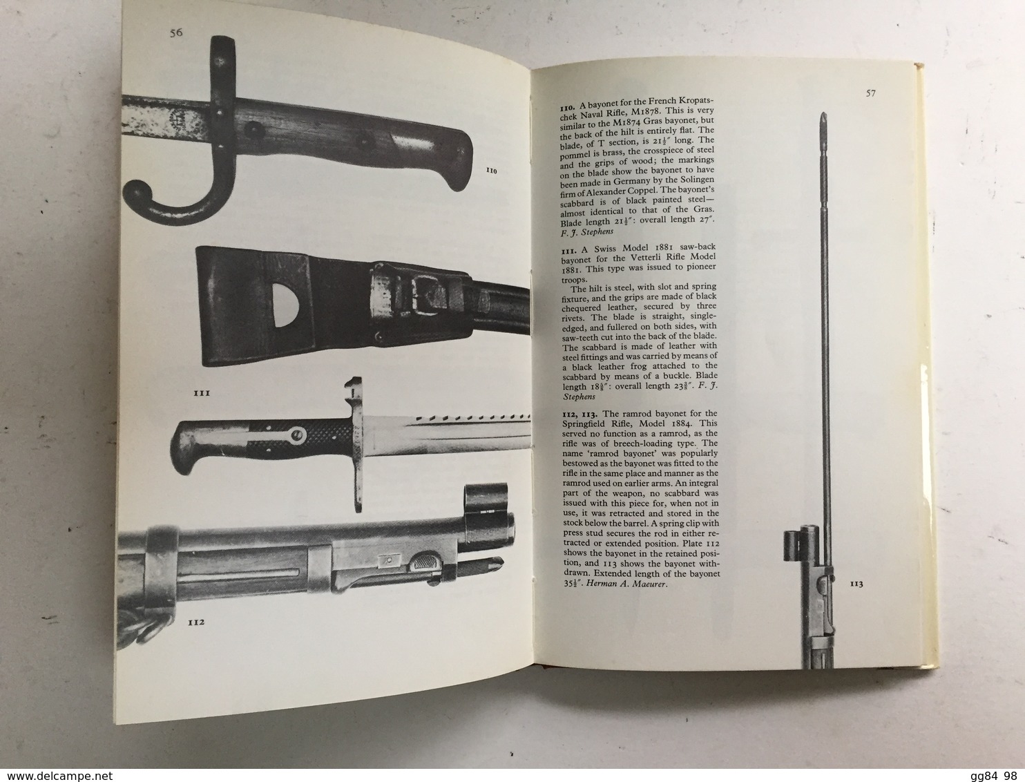 A 72 X - The Collectors Pictoral Book Of Bayonets - Knives/Swords