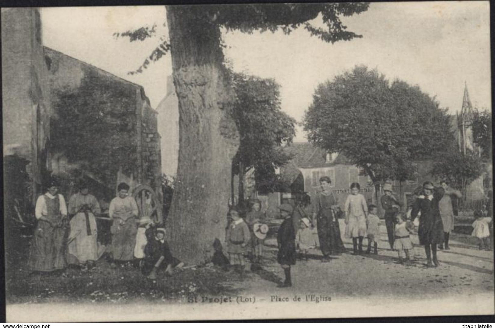 CPA St Projet Lot Place De L'église Saint Projet Femmes Enfants Très Animée - Autres & Non Classés