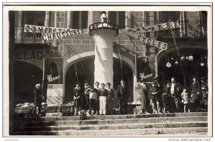 D32  VIC FEZENSAC CARTE PHOTO CARNAVAL VERS 1930 - Vic-Fezensac