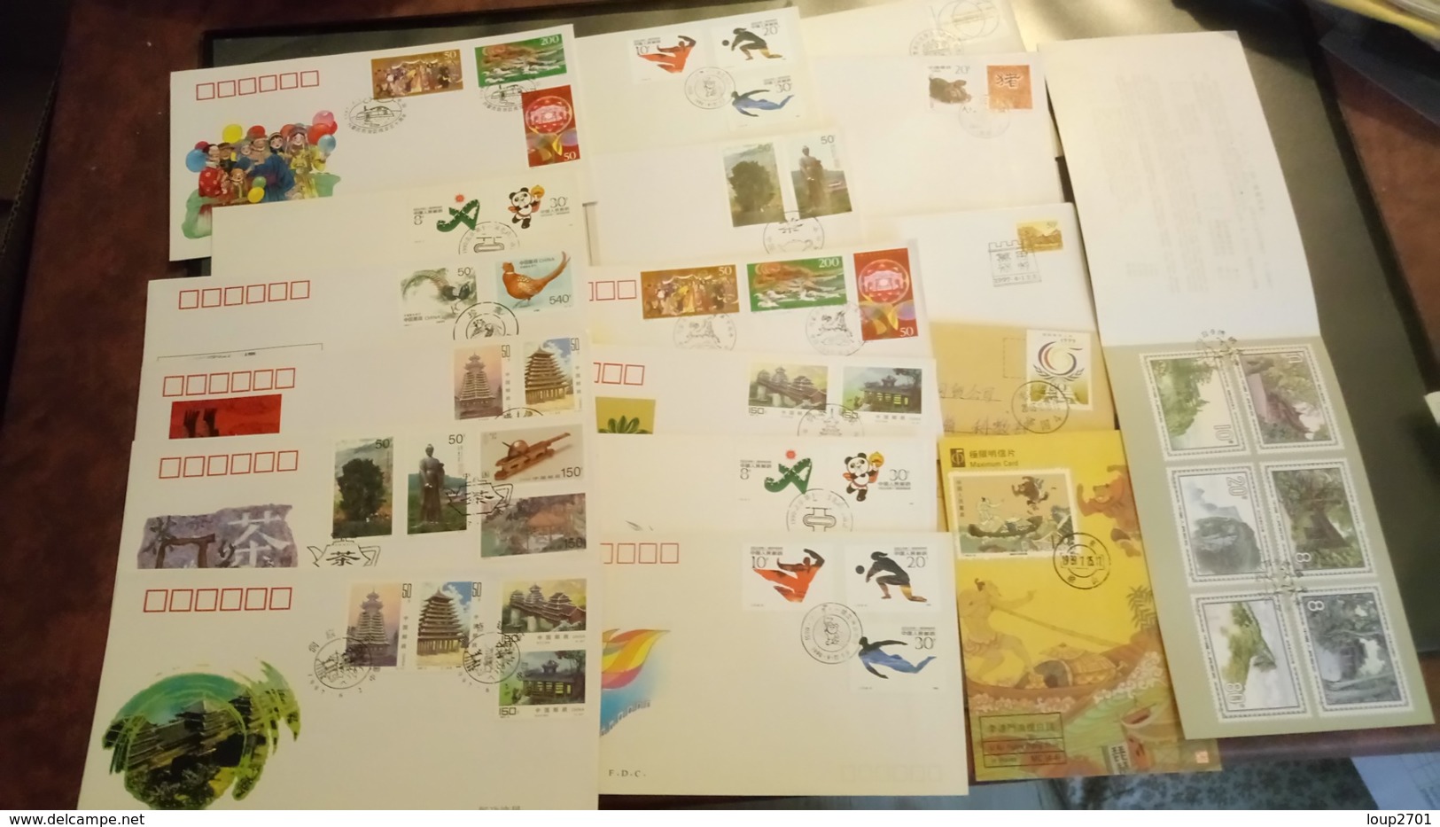 D402 CARTON + DE 400 LETTRES DOCS DE CHINE A TRIER COTE++ DÉPART 10€