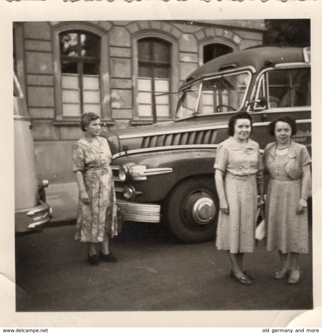 Alter Reisebus - Automobiles