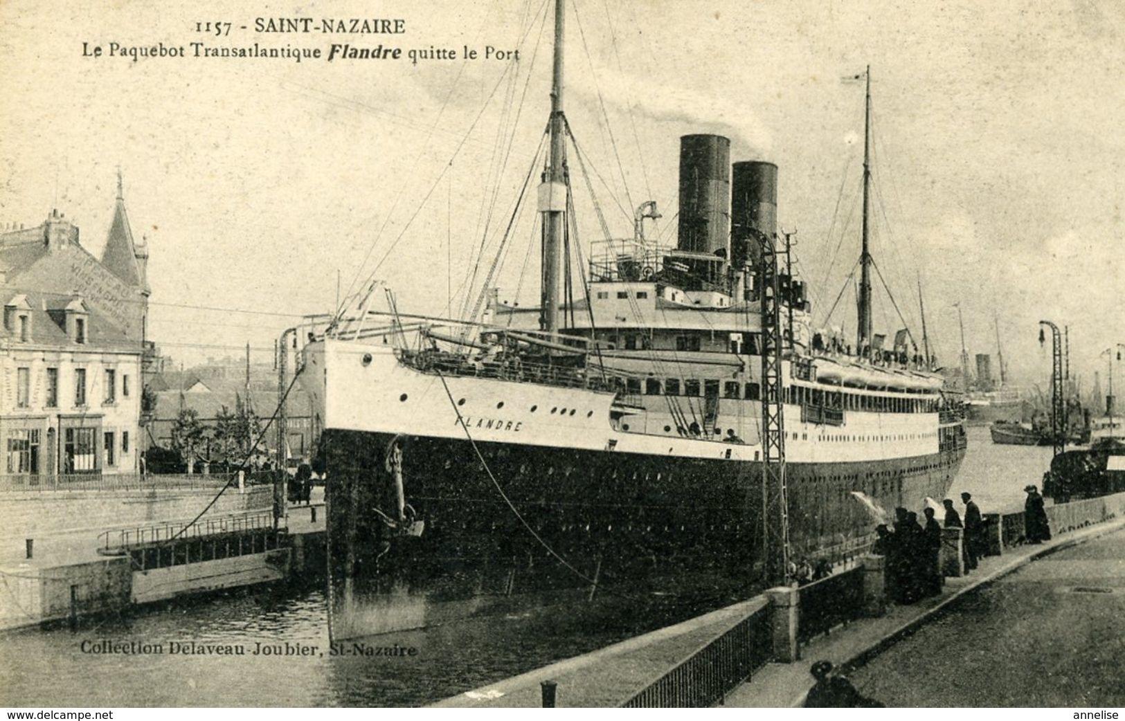 44 ST NAZAIRE Le Transatlantique "Flandre" Quitte Le Port - Paquebote