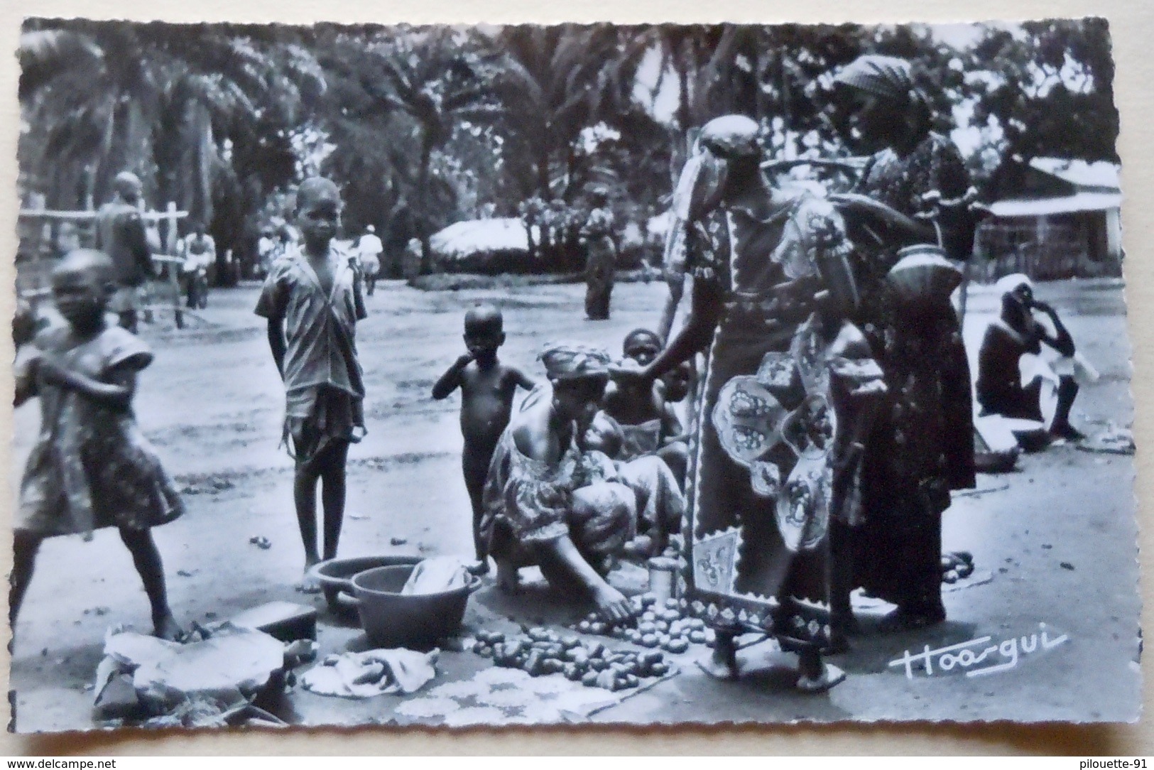 A.E.F (Brazzaville) Le Marché De Poto-Poto - Librairie " Au Messager " N°22 - Editeur Hoa-Qui - Congo Français