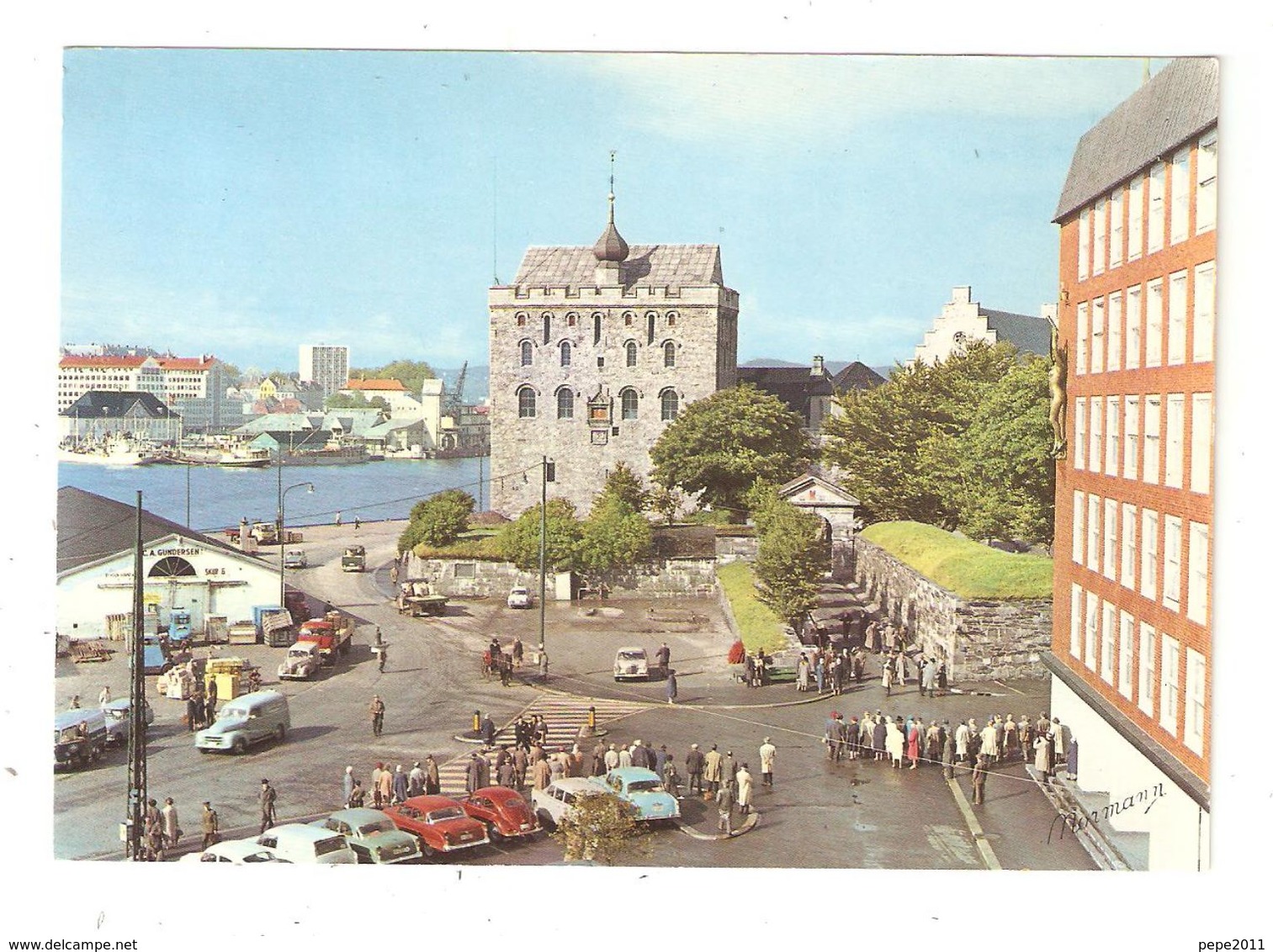 CPA Norvège Norway Norvegen BERGEN Bergenhus Rosenkrantztårnet Eksteriør Fra 1563 Under Restauring Cars Voitures 1960 - Norwegen