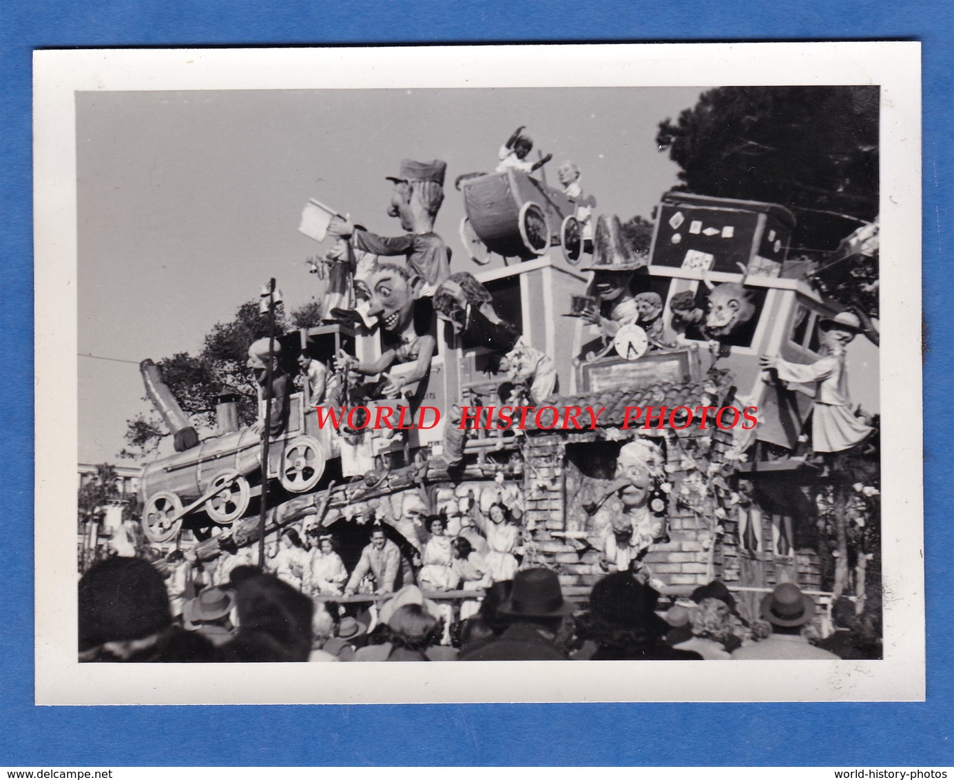 Photo Ancienne - NICE - Le Carnaval - Char à Identifier -Train Locomotive Grim Masque Costume Déguisement - Lugares