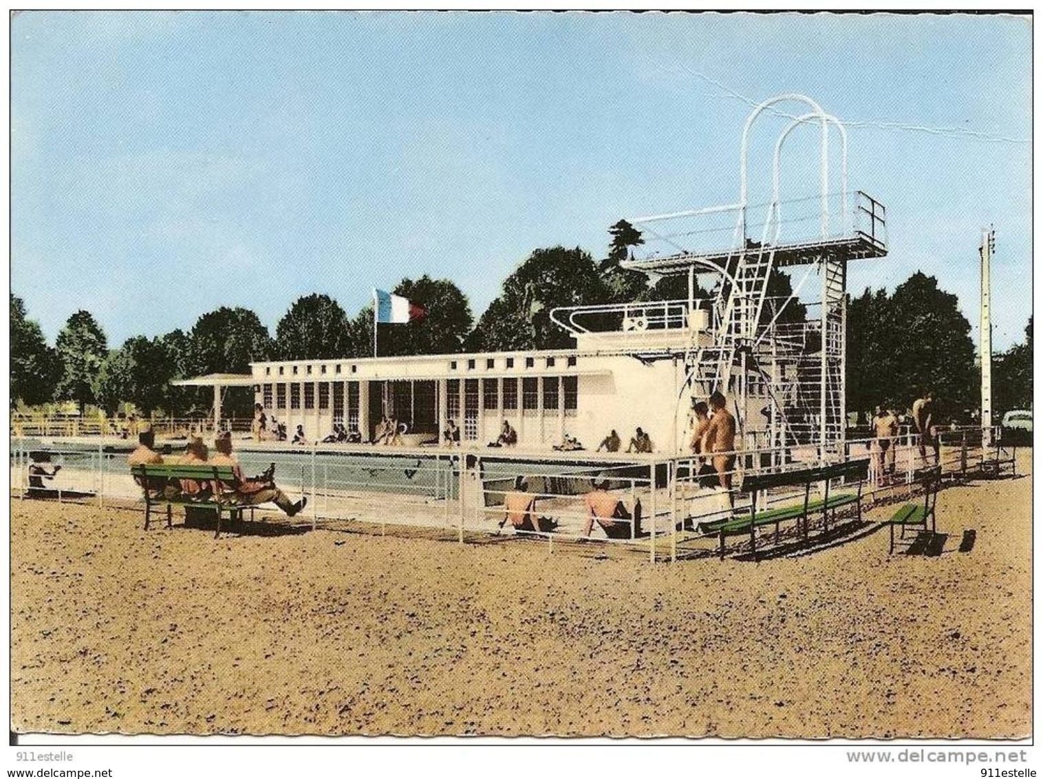 16   La  Rochefoucauld -   La Piscine - Villefagnan