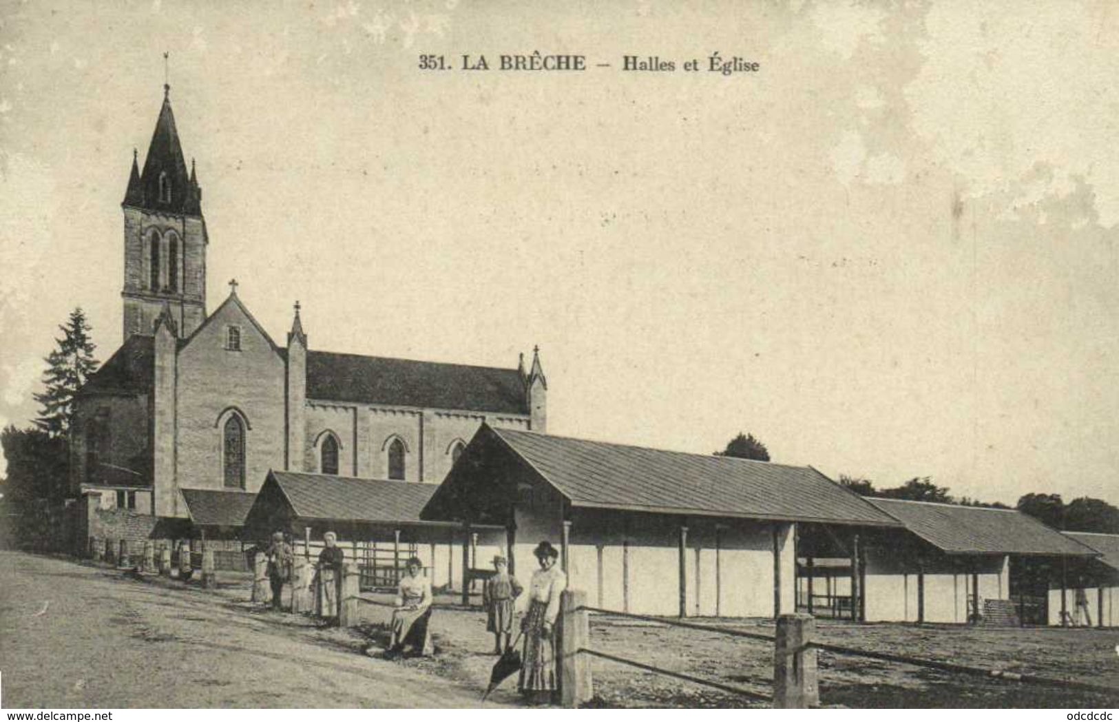 LA BRECHE  Halles Et Eglise Personnages Recto Verso Beau Cachet Militaire - Autres & Non Classés