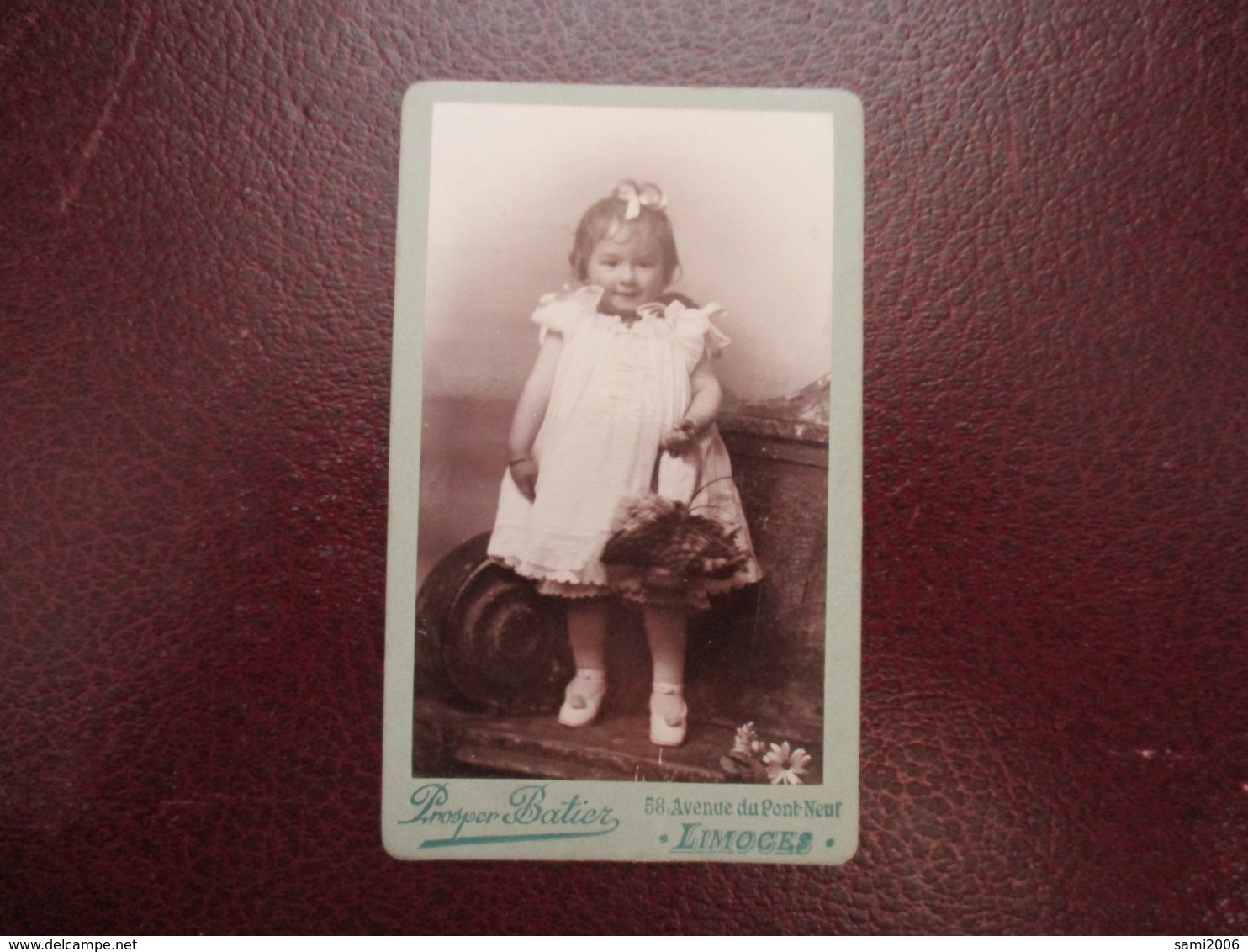 CDV PETITE FILLE AVEC SON PETIT PANIER  PHOTOGRAPHE PROSPER BATIER LIMOGES - Cartes De Visite