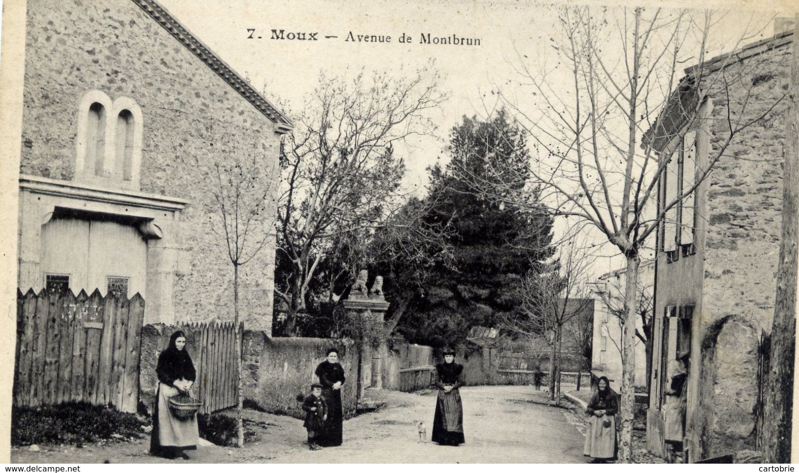 11 MOUX - Avenue De Montbrun - Animée - Autres & Non Classés