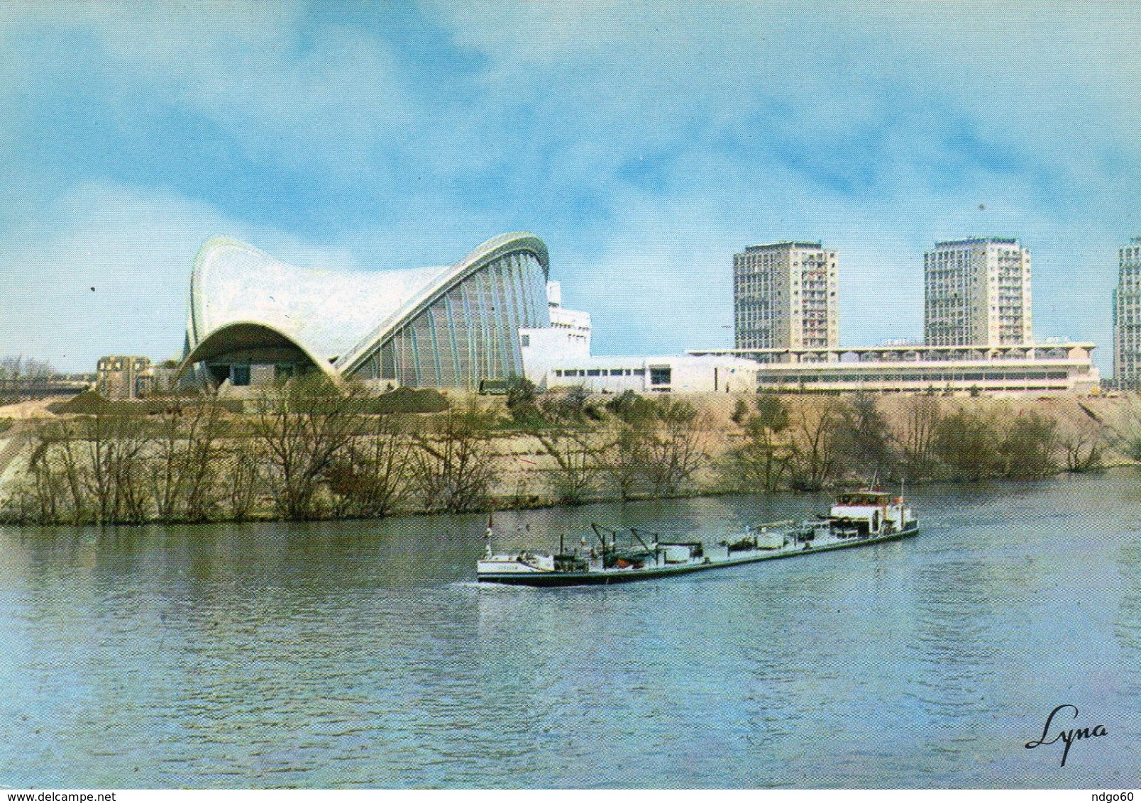 Saint Ouen - La Cathédrale Des Sports Sur L ' Ile De Vannes - Saint Ouen