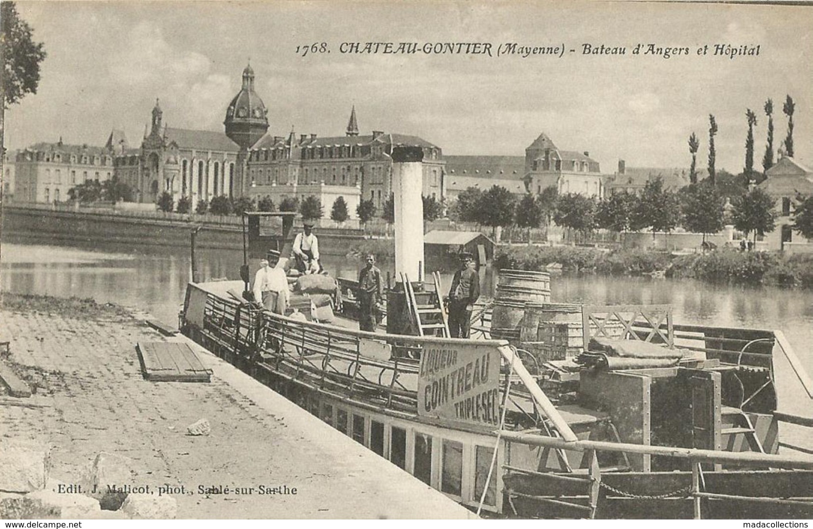 Péniche à Château Gontier (53-Mayenne)  Bateau D'Angers Et L'Hôpital - Péniches