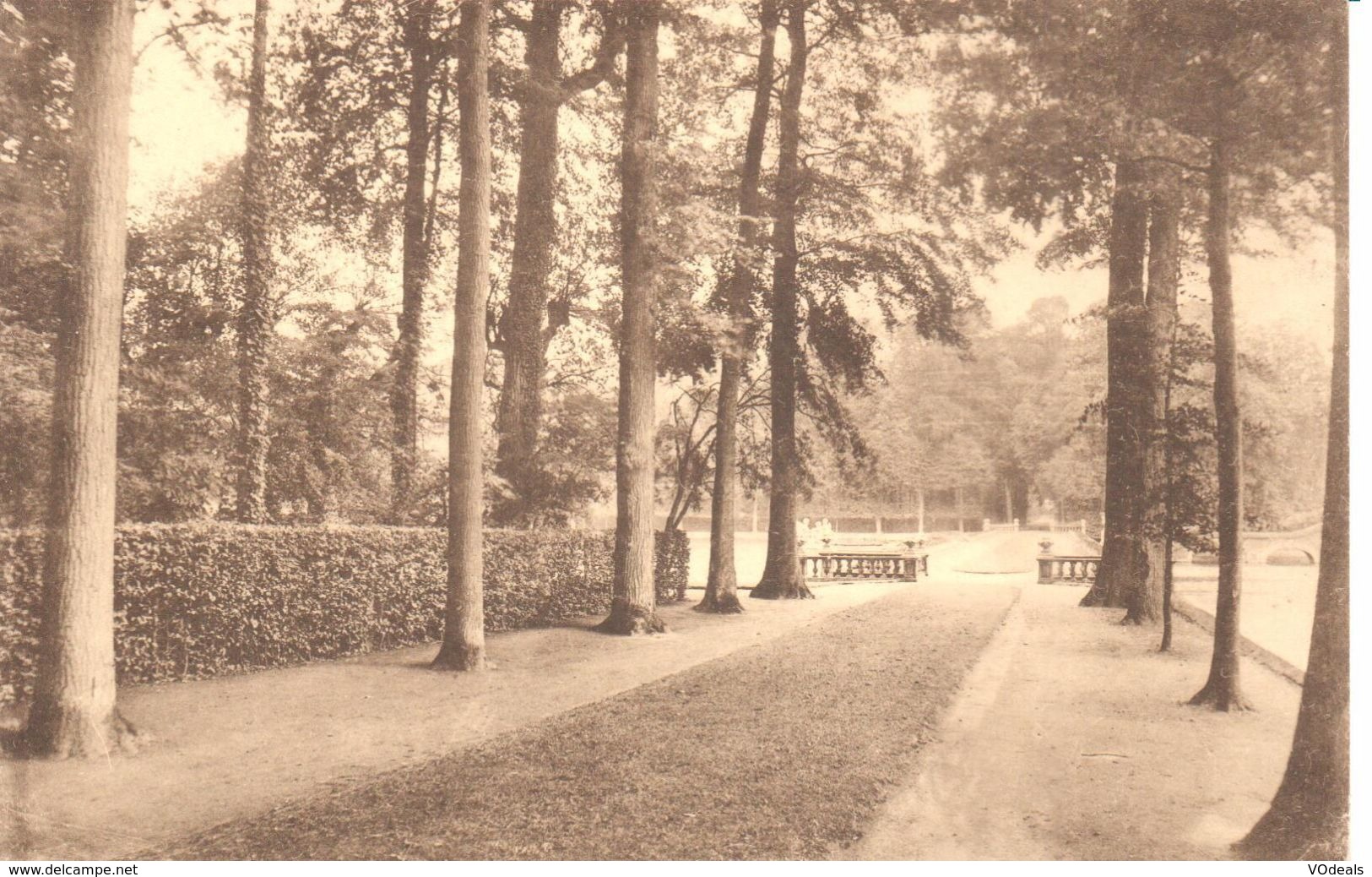 Beloeil - CPA - Parc Boulingrin En Face Du Château - Belöil