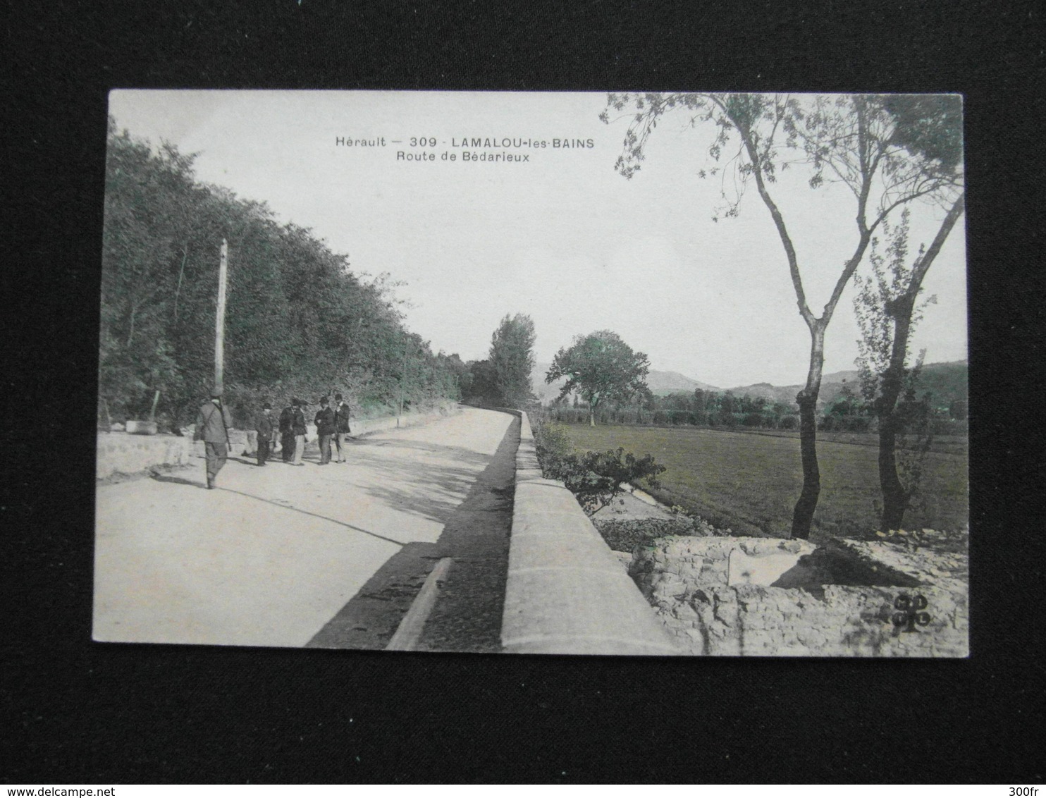 CPA LAMALOU LES BAINS ROUTE DE BEDARIEUX (34 HERAULT) COLOREE  ANIMEE HOMMES F - Lamalou Les Bains