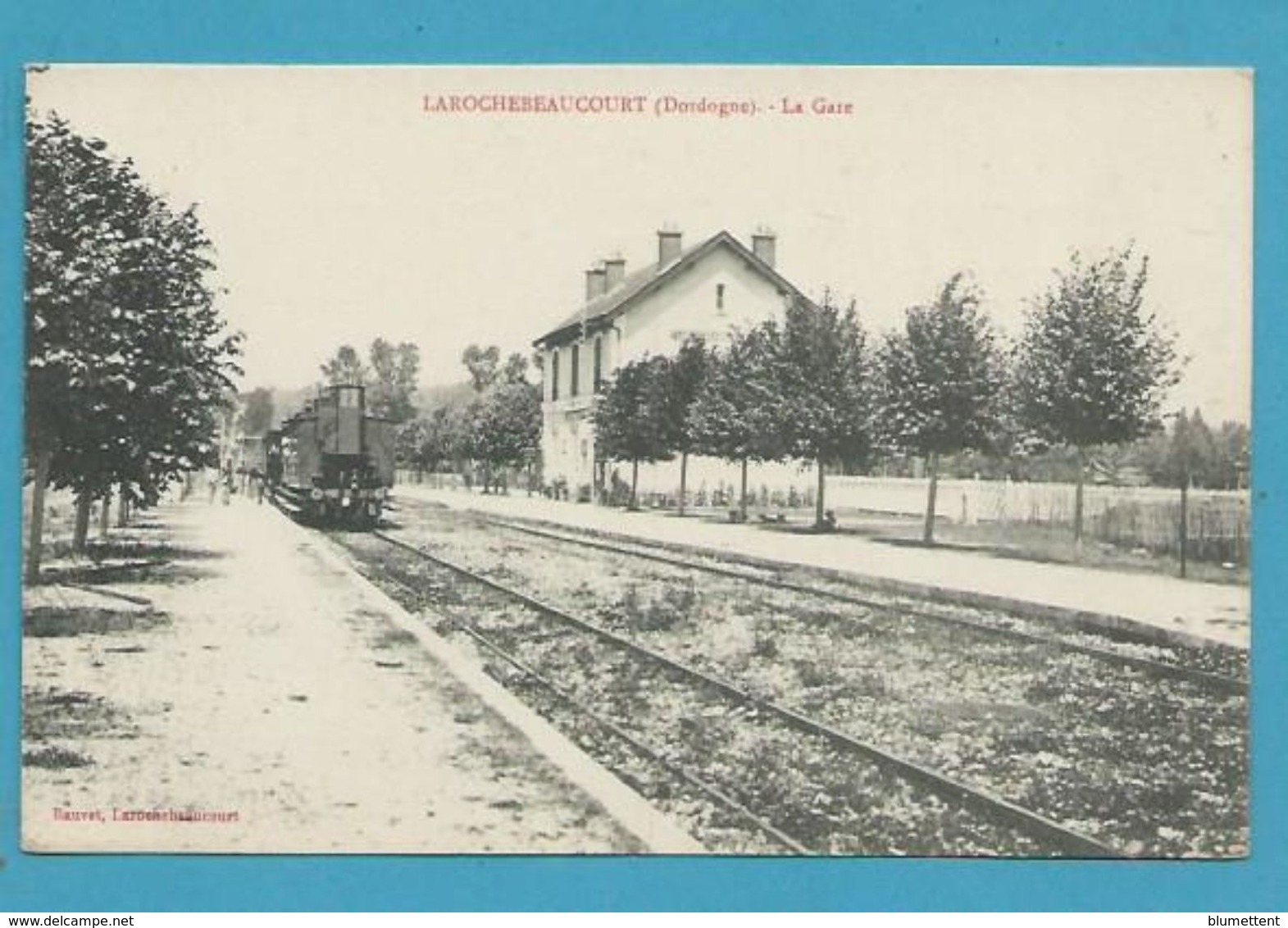 CPA - Chemin De Fer Arrivée Du Train En Gare De LAROCHEBEAUCOURT (gare Aujourd'hui Disparue) 24 - Autres & Non Classés