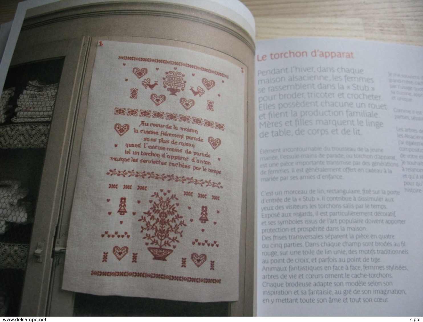 Loisirs créatifs-  point de croix  - L Alsace en rouge et blanc  Annick Abrial  - Mango pratique  Neuf Edition  Mai 2009
