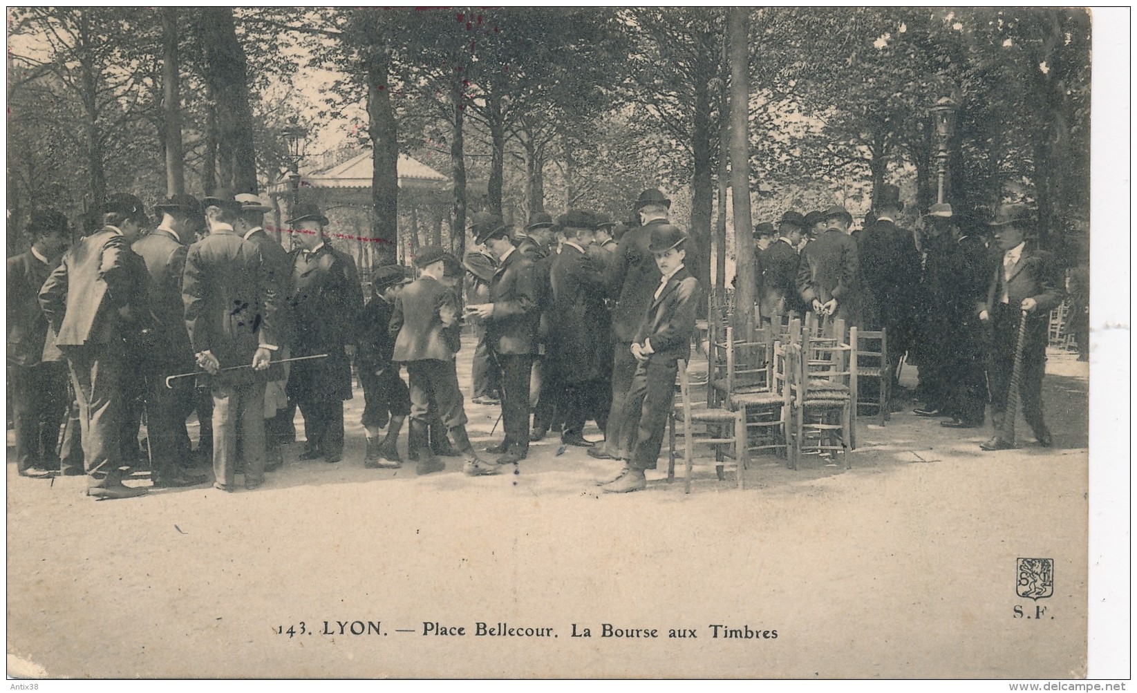 N72 - 69 - LYON - Rhône - Place Bellecour - La Bourse Aux Timbres - Lyon 2