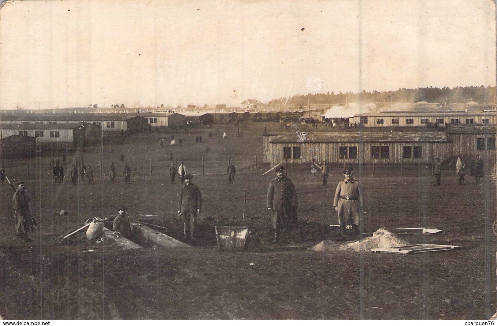 Militaria > Guerre 1914-18 Carte Photo Originale Camp De Prisonniers à Identifier Les Latrines ? Wc ? - Guerre 1914-18