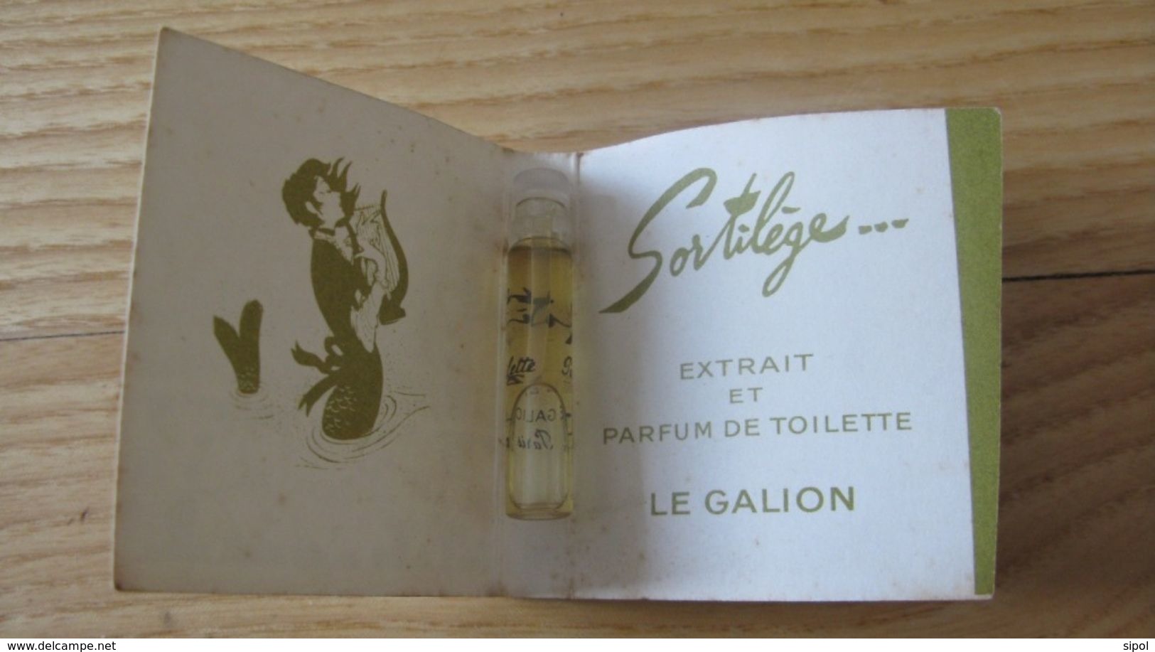 Le Galion Parfumeur Paris  Extrait Et Parfum De Toilette Sortilège  Tube Sur Carte - Miniature Bottles (without Box)