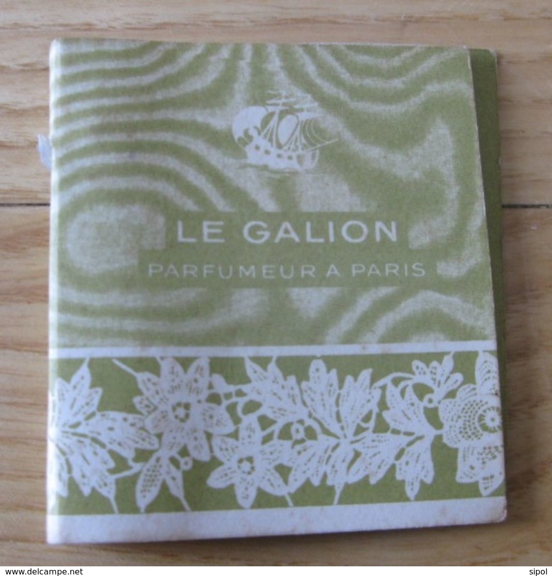 Le Galion Parfumeur Paris  Extrait Et Parfum De Toilette Sortilège  Tube Sur Carte - Miniature Bottles (without Box)