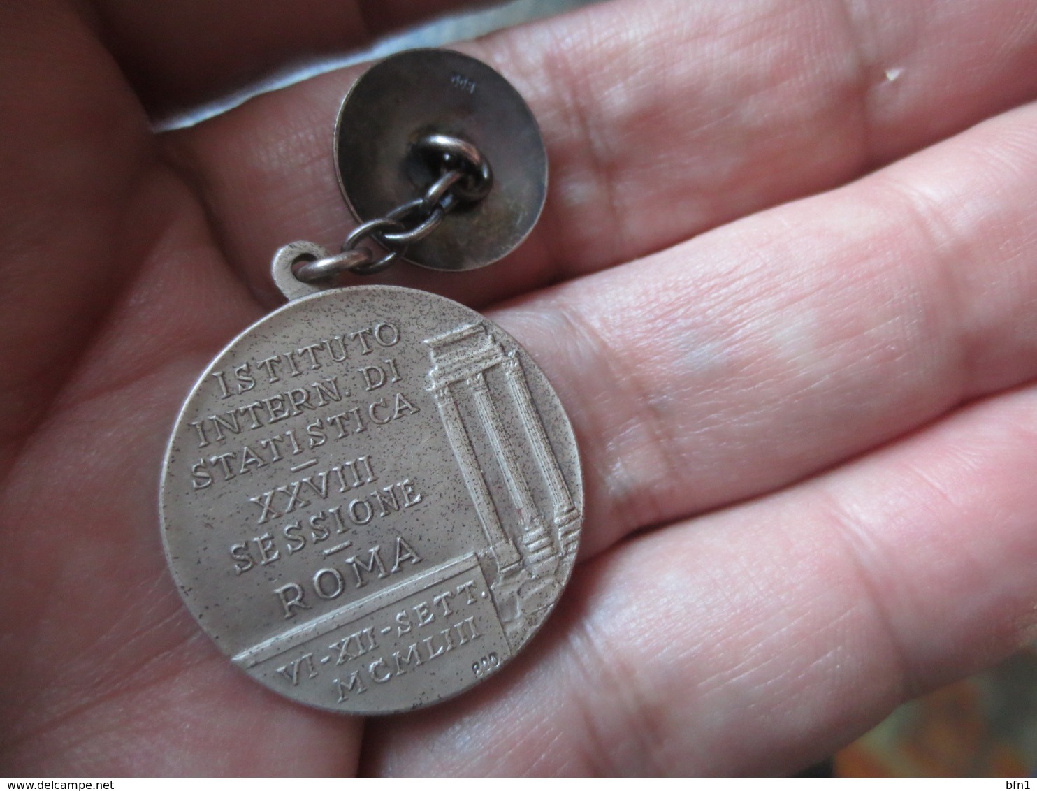 MEDAILLE BOUTONNIERE - ISTITUTO INTERN. DI STATISTICA- ROMA - 1953-  METAL ARGENT - VOIR PHOTOS - Altri & Non Classificati