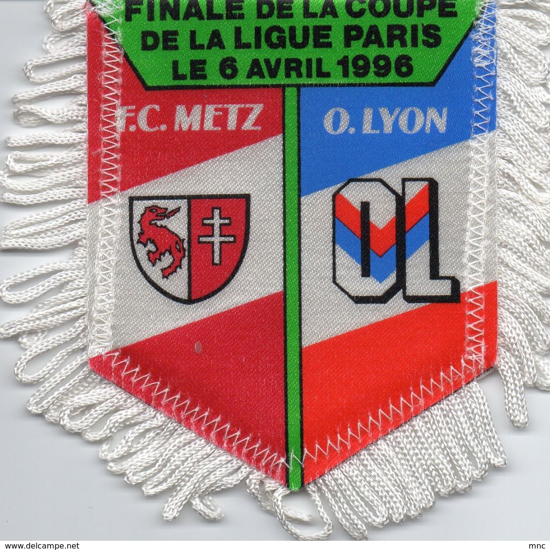 Fanion Du Match  FC METZ / LYON  Coupe De La Ligue Finale 1996 - Habillement, Souvenirs & Autres