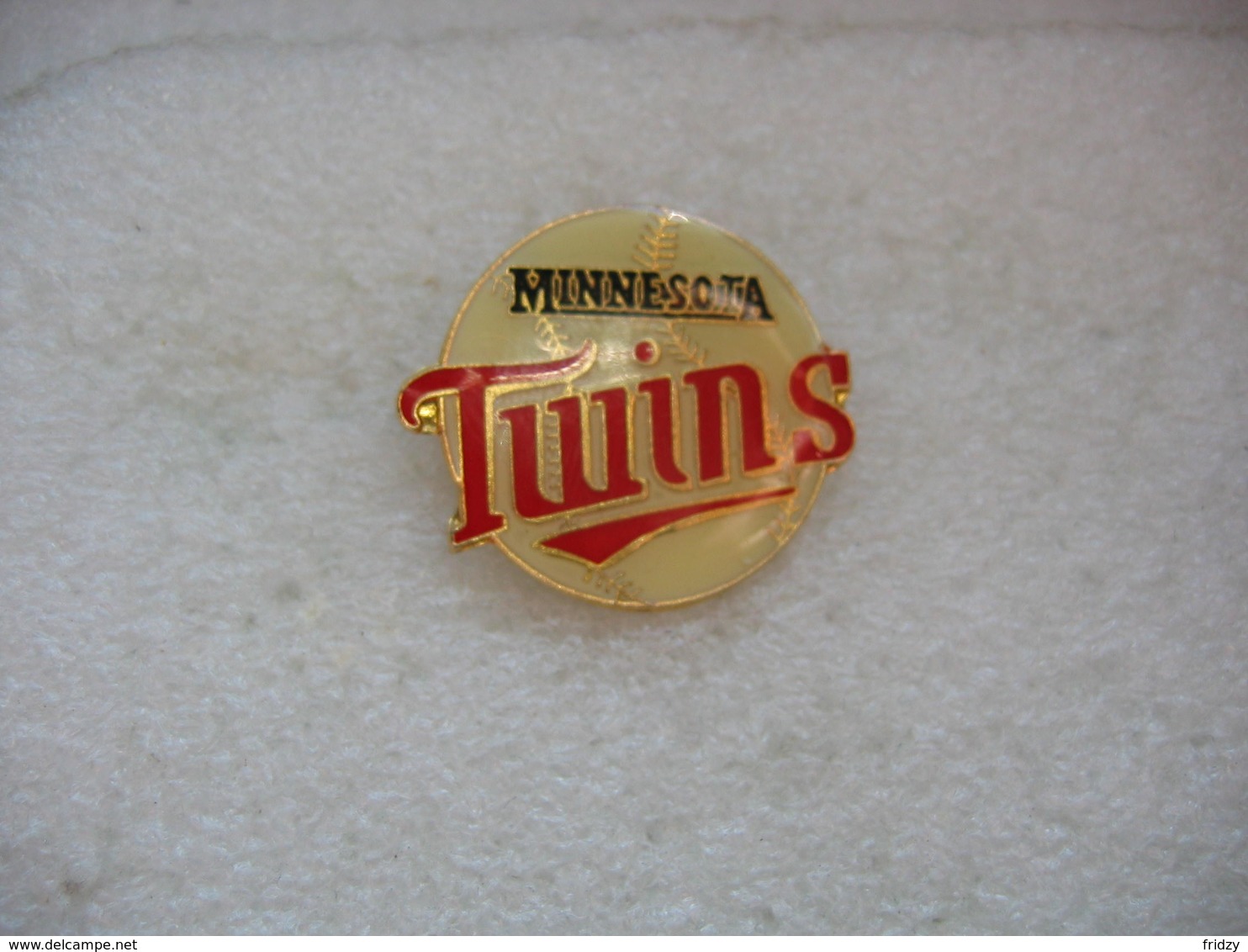 Pin's Des Minnesota Twins En Anglais, Franchise De Baseball Basée à Minneapolis évoluant Dans La Ligue Majeure Du Baseba - Baseball