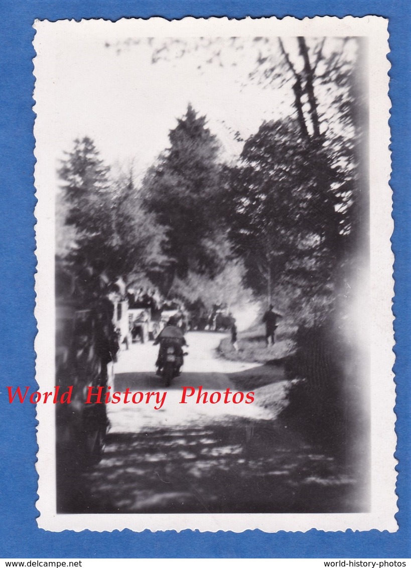 Photo Ancienne - Convoi De La 2e Division Blindée Montant En Allemagne - Moto Camion Engin Militaire 2e DB 1944 1945 WW2 - War, Military