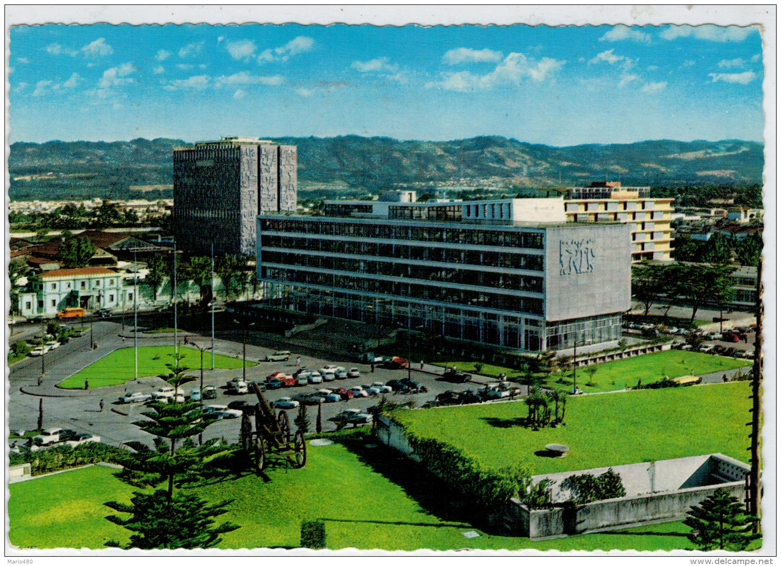 GUATEMALA  EDIFICIO  DE LA MUNICIPALIDAD  -BANCO  DE  GUATEMALA     2 SCAN        (VIAGGIATA) - Guatemala