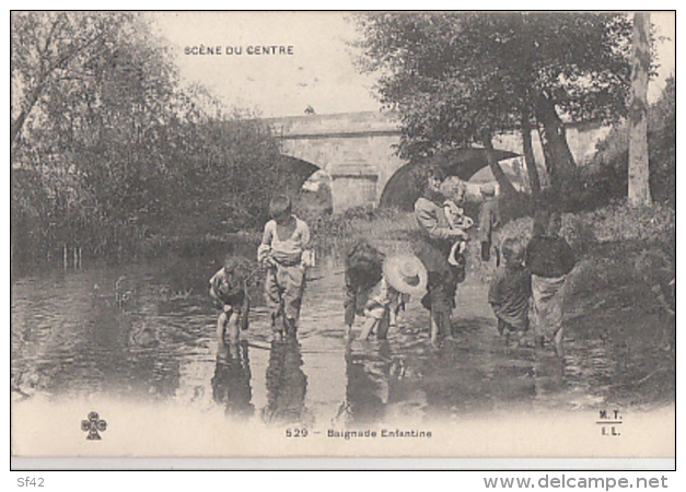 SCENE    DU CENTRE      BAIGNADE ENFANTINE    PIONNIERE - Autres & Non Classés