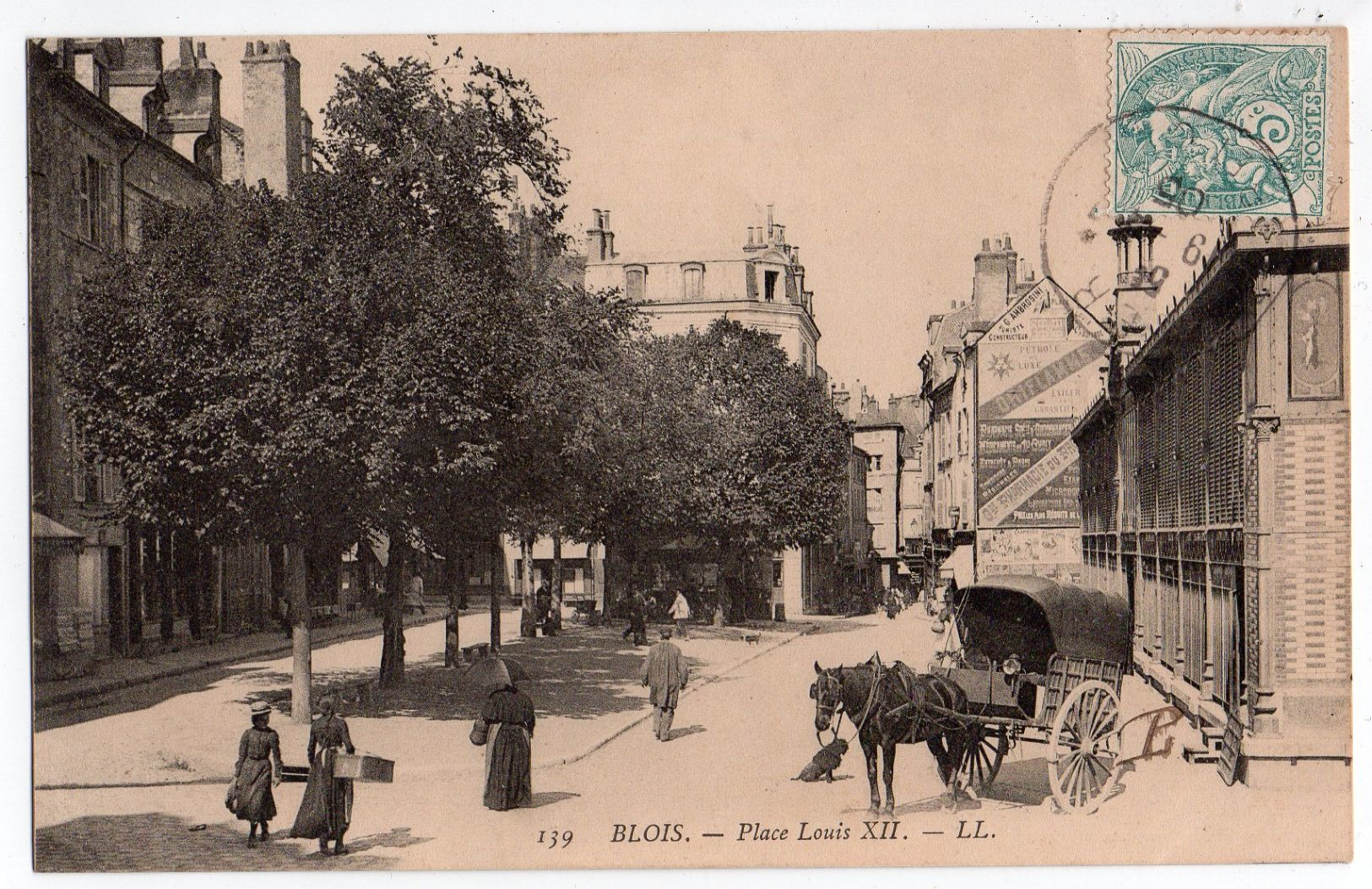 BLOIS     Place Louis XII  Et La Halle 2  Scans - Blois