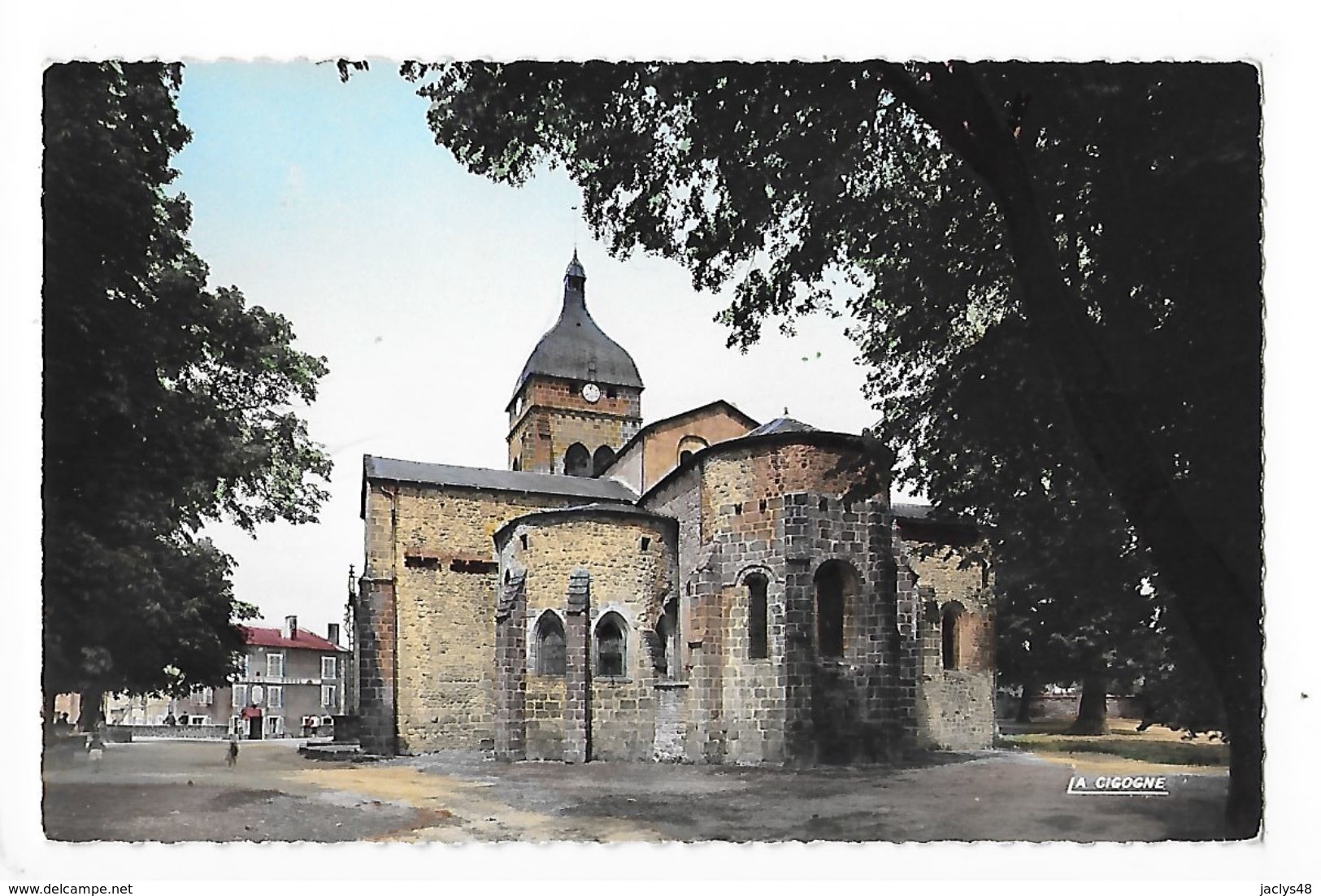 SAINT-GERVAIS-D'AUVERGNE  (cpsm 63)  Station Estivale - L'Eglise  - L 1 - Saint Gervais D'Auvergne