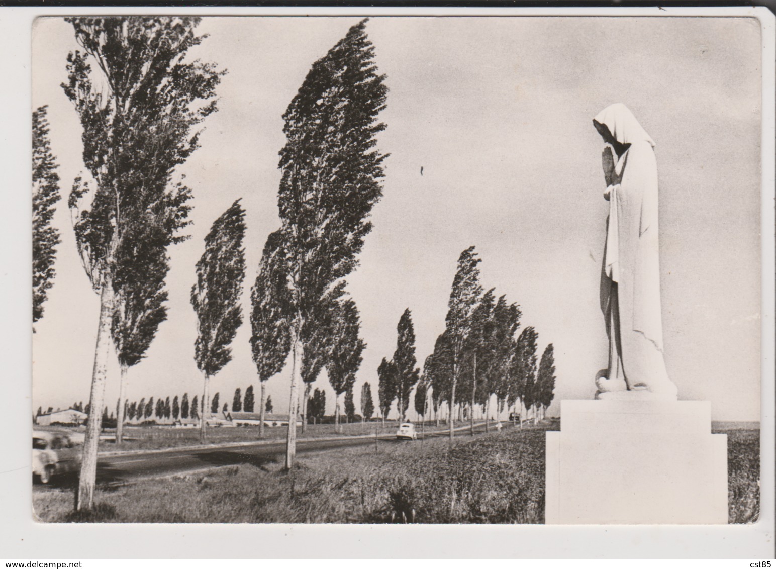 Carte Postale - PACY SUR EURE - Notre Dame De La Prudence Au Bord De La Nationale 13 - Pacy-sur-Eure