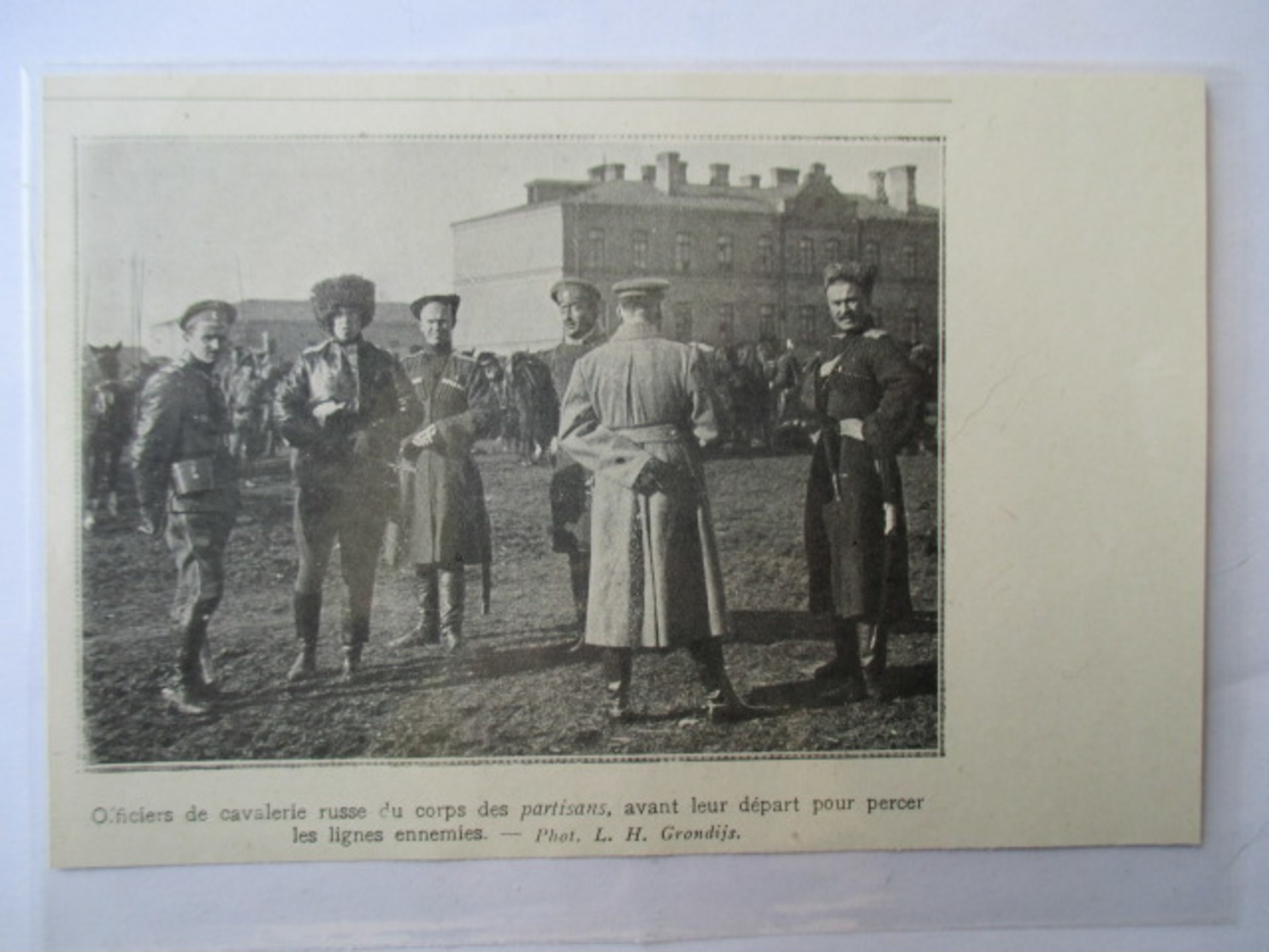 1916 -France - Officiers Cavalerie Cosaque Russe Du "Corps Des Partisants" - Coupure De Presse Originale (Encart Photo) - Documents Historiques