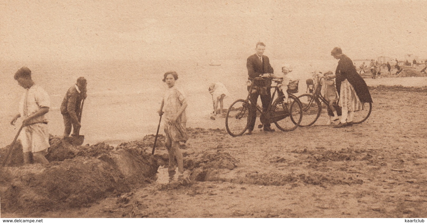 Wijk Aan Zee - Op Het Strand  - (Fietsen, Kuilen Graven, Kinderen) - (Noord-Holland) - Wijk Aan Zee