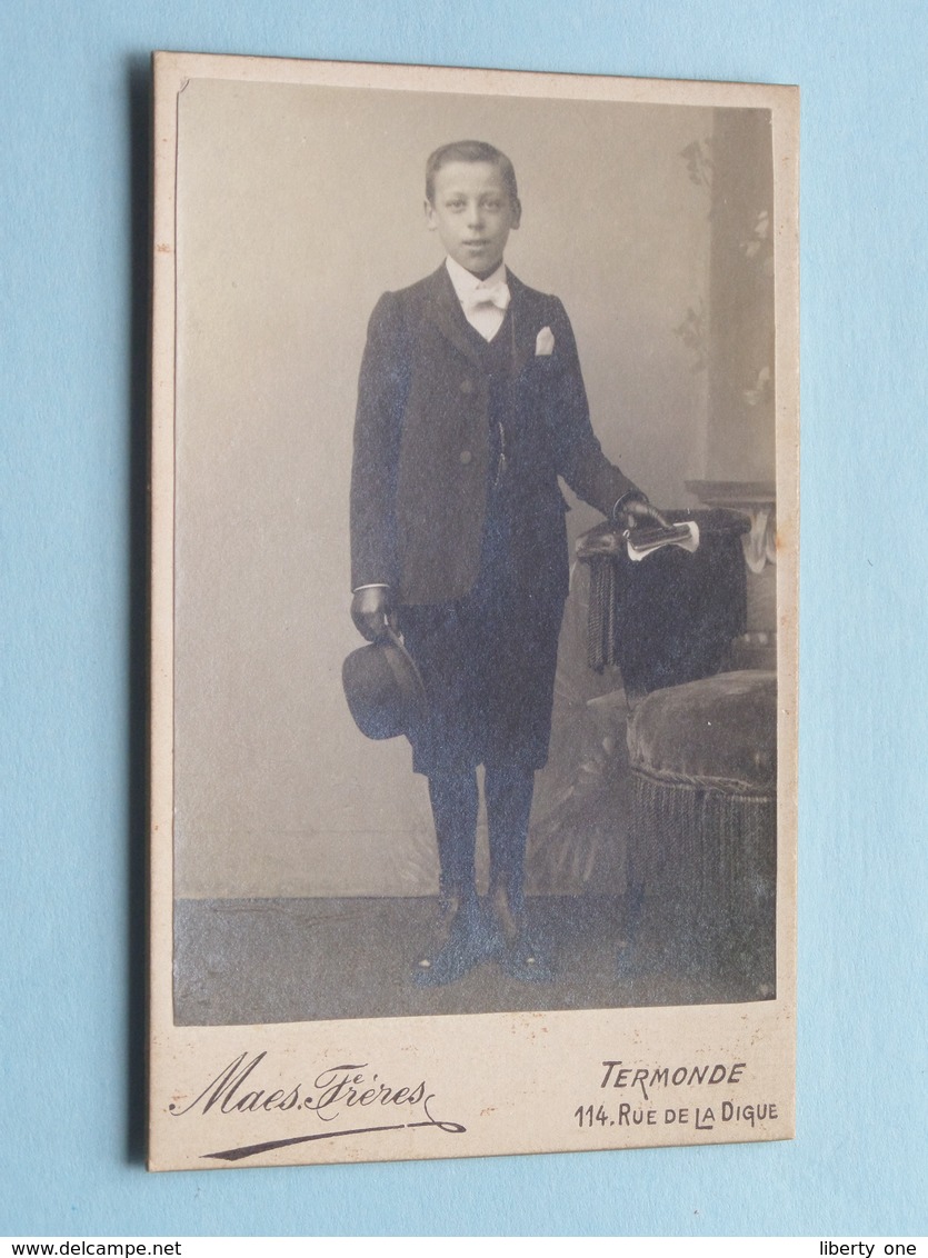 Jongen Ter COMMUNIE Garçon / Young Boy / Jungen ( CDV Photo MAES Frères TERMONDE Rue De La Digue ) ! - Personnes Anonymes