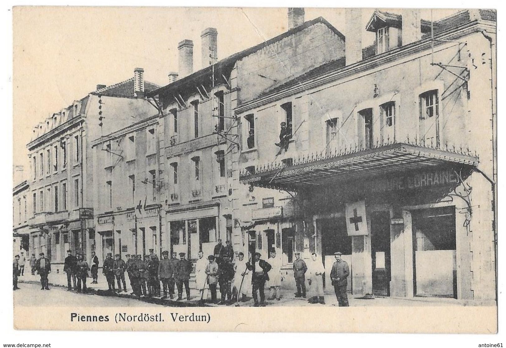 PIENNES (Nordöstl. Verdun) (vue Animée Devant La Grande Manufacture Lorraine - Poste De La Croix Rouge ?) - Other & Unclassified