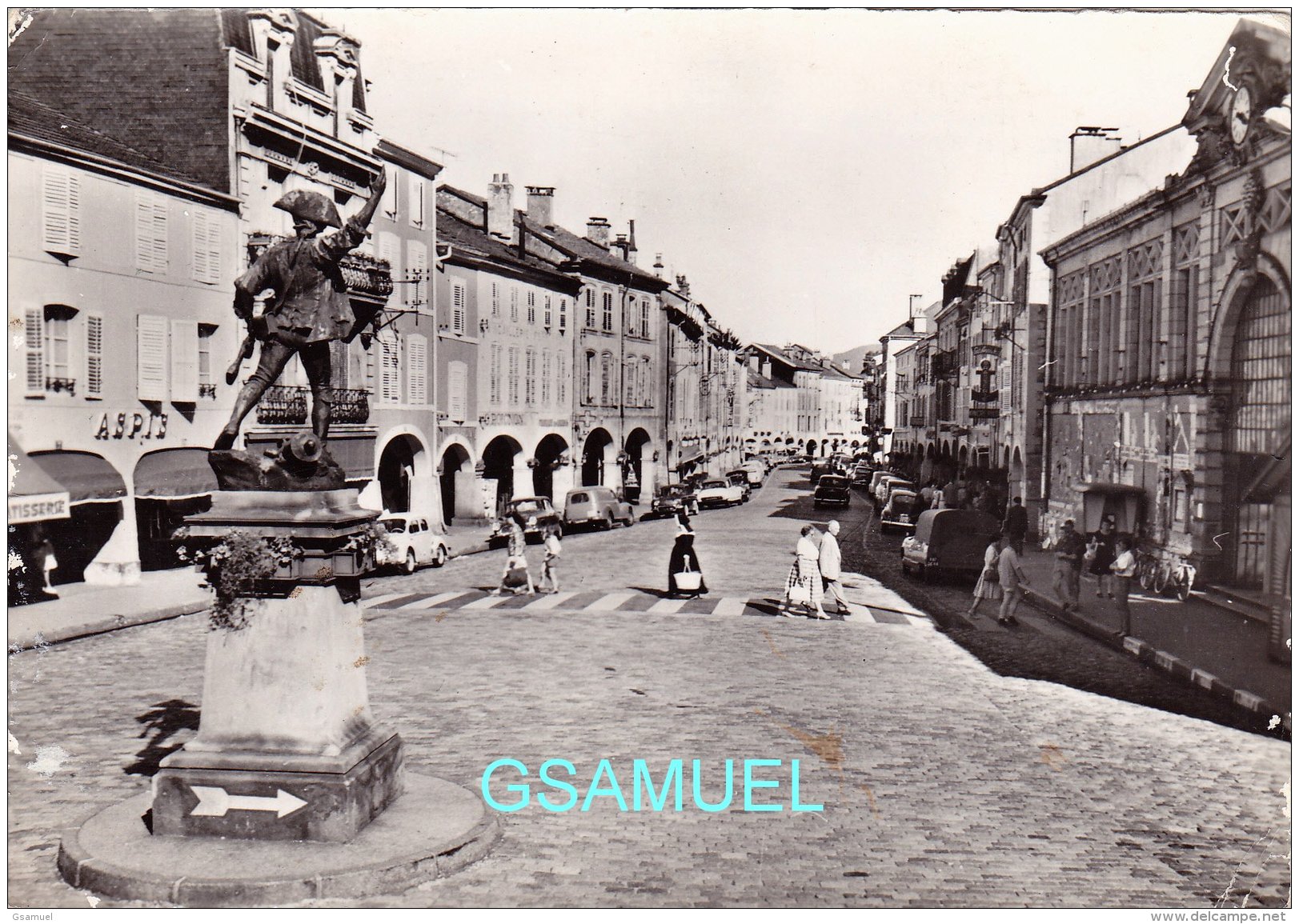 88 &ndash; REMIREMONT - GRANDE RUE ET MONUMENT DU VOLONTAIRE DE 1792 PAR CHOPPIN 1899 ED MAGE ANIMEE  - Marcophilie - Remiremont