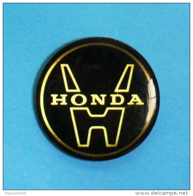 1 PIN'S //   ** LOGO ** HONDA **